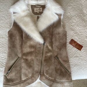 Scully microsuede ladies vest.  Size XL.  Never worn due to sizing.